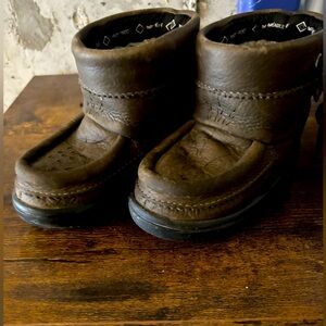 Manitobah mukluks kids boot